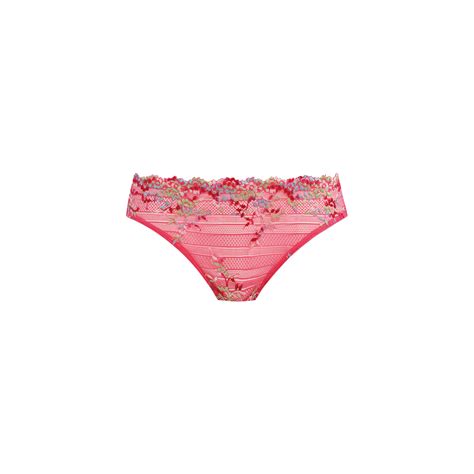 Embrace the Bold and Beautiful: Hot Pink Bikinis that Turn Heads