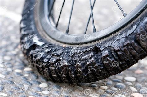 Embracing Balance and Stability: Decoding the Symbolic Significance of a Deflated Bicycle Tire in Dreams