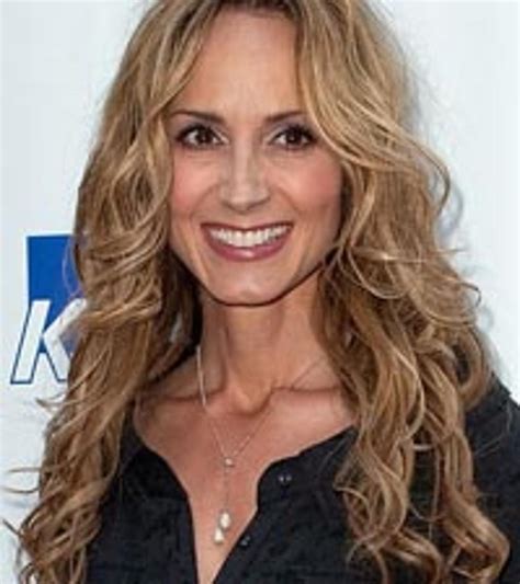 Embracing Individuality: Chely Wright's Noteworthy Stature