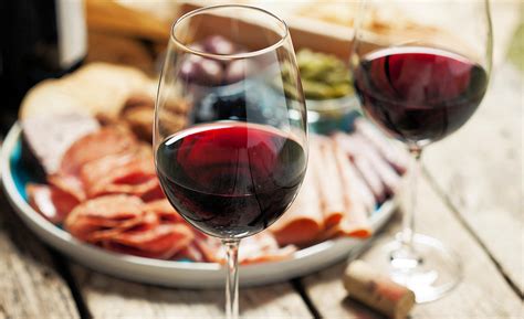 Enhance Your Gastronomic Explorations: the Perfect Marriage of Wine and Food