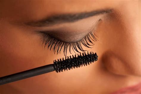 Enhancing the Appearance with Mascara: Dos and Don'ts