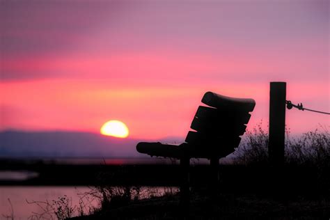 Enhancing the Drama of Your Sunset Photos: Silhouettes and Reflections