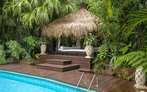 Escape to a Tropical Oasis Just Steps Away