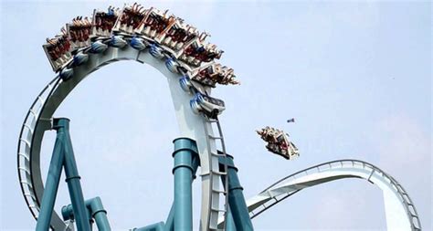 Escaping the Boundaries of Reality: Roller Coaster Crashes as a Form of Dream Amusement