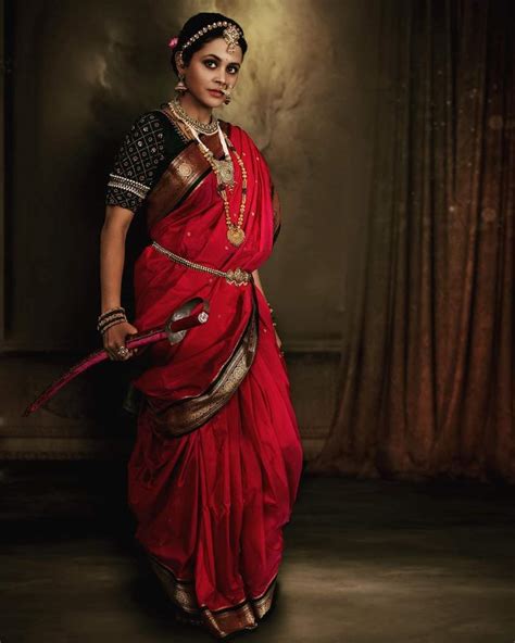 Essential Tips for Mastering the Bold and Beautiful Look of the Scarlet Saree 