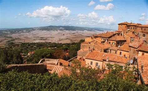 Experience the Serenity of Tuscan Villages and Countryside