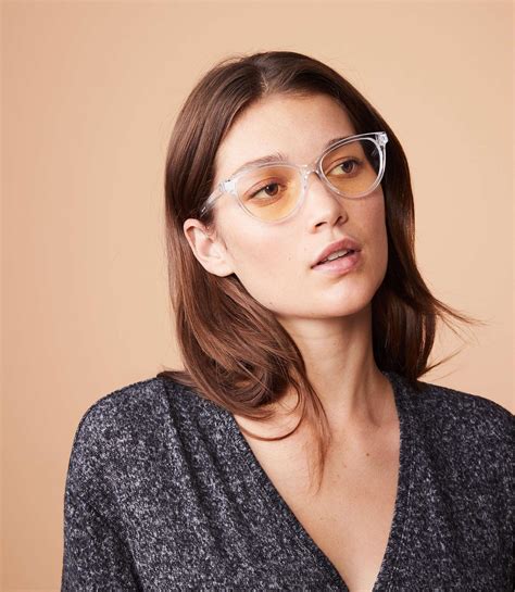 Explore the Latest Eyewear Trends for a Fashion-forward Appearance