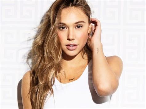 Exploring Alexis Ren's Net Worth and Future Projects