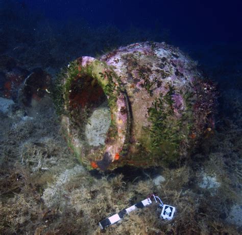 Exploring Ancient Shipwrecks: A Glimpse into History