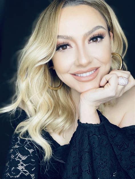 Exploring Hadise Acakgoz's Financial Success: A Journey Towards Prosperity