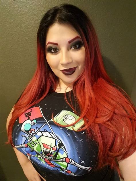 Exploring Ivy Doomkitty's Striking Figure and Unique Style