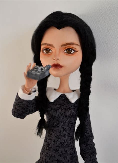 Exploring Lilith Addams' Unique Figure and Style