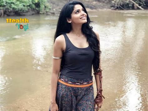 Exploring Pooja Sawant's Height, Figure, and Fitness Regime