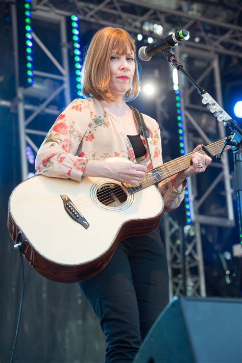 Exploring Suzanne Vega's Unique Vocal Style and Artistic Expression