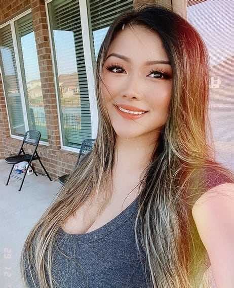 Exploring Vicki Li's Age, Height, Figure, and Fashion Influence