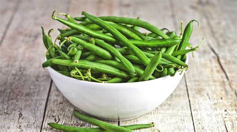 Exploring the Advantages of Green Pods: Understanding the Health Benefits of Leguminous Veggies