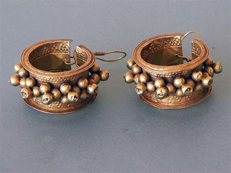 Exploring the Ancient Significance of Golden Ear Adornments