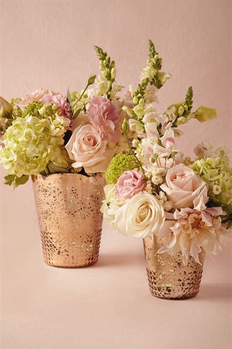 Exploring the Beauty of Sunny Blossoms: Incorporating Shades of Gold in Your Flower Arrangements