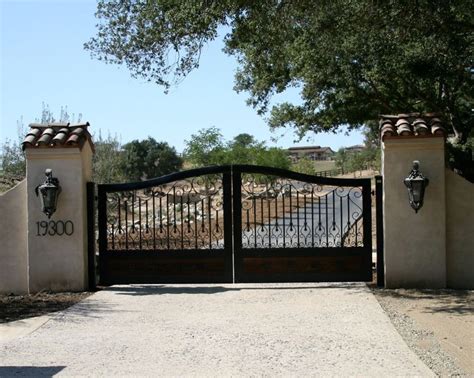 Exploring the Construction of a Sturdy Iron Entrance