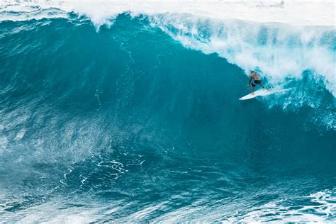 Exploring the Epitome of Surfing Enchantment: Conquering Enormous Ocean Swells