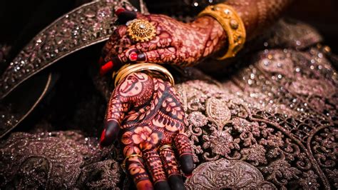 Exploring the Evolution of Mehndi Artistry: Embracing Modern Trends and Innovations