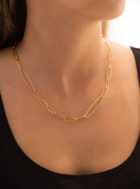 Exploring the Impact of Fantasizing about Acquiring a Golden Necklace on Emotional Well-being