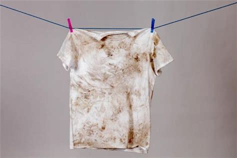 Exploring the Psychological Significance Behind Cleansing Soiled Garments in Dreamscapes