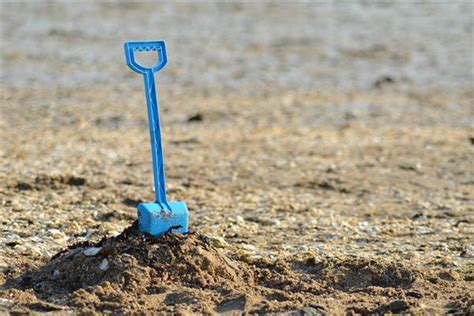 Exploring the Significance of Sand and Shovels in Dreams: A Jungian Perspective