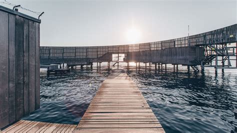 Exploring the concept of "blue mind" through imaginary sea baths