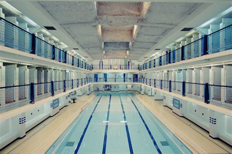 Exploring the emotions associated with emptied swimming pools