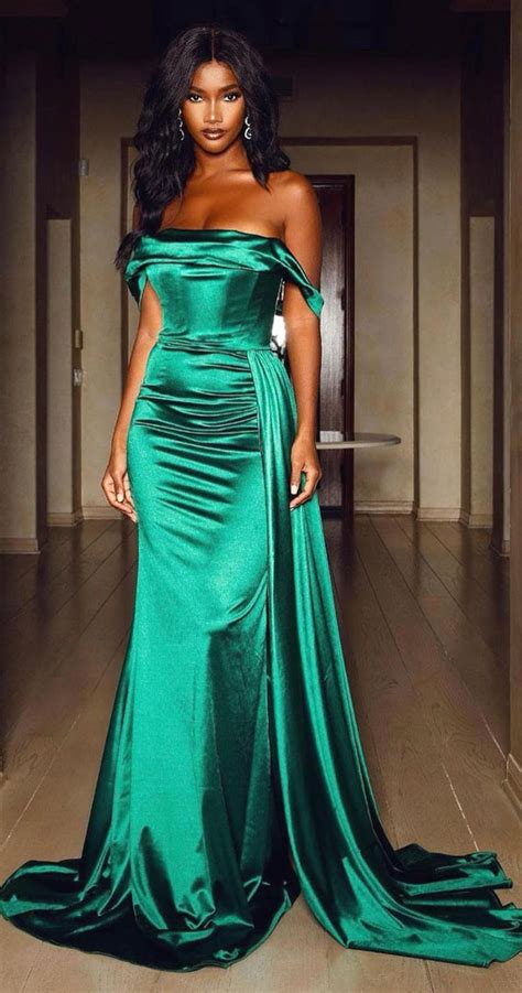 Fashionable Celebrities Who Embraced Stunning Emerald Attire at Prestigious Events