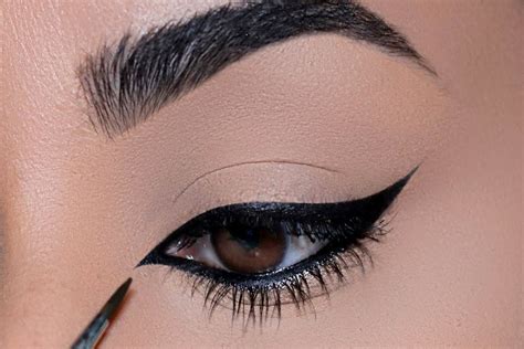 Fixing Common Eyeliner Application Mistakes