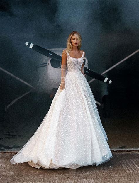 From Classic to Modern: Exploring Different Styles of Gleaming Wedding Gowns