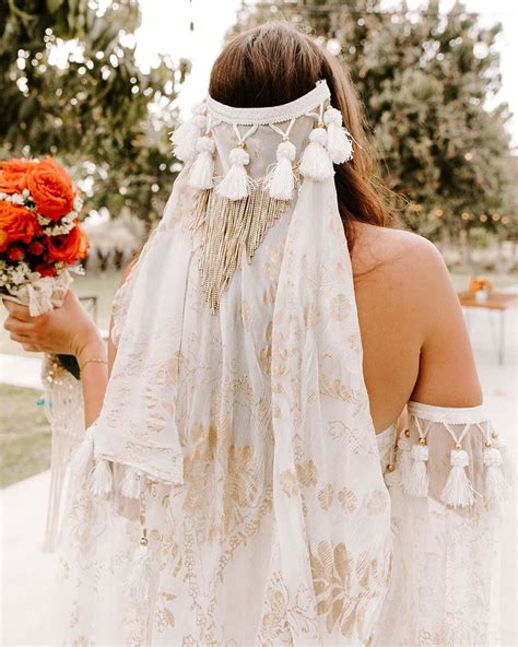 From Classic to Modern: Exploring Trendy Wedding Veil Designs