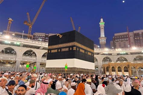 From Fascination to Pilgrimage: The Call of Mecca