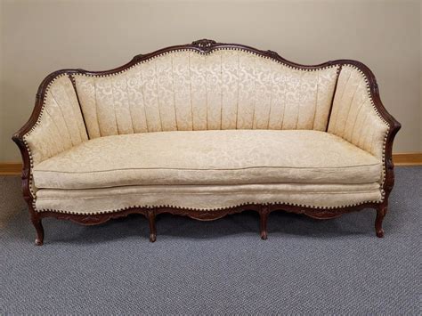 From Heirlooms to Treasures: Exploring the Sentimental Value of Vintage Couches