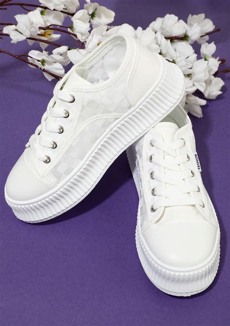 From Minimalist to Maximalist: Styling White Canvas Shoes for Every Taste