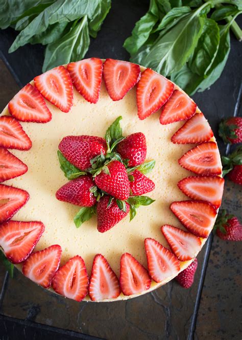 Get Inspired by Strawberry Cheesecake Decorations and Presentation Ideas