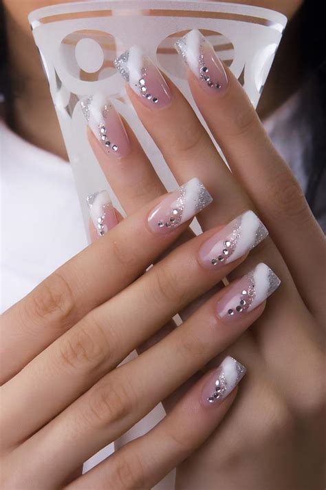 Glamorous and Chic: Inspirational Ideas for Special Occasion Manicures