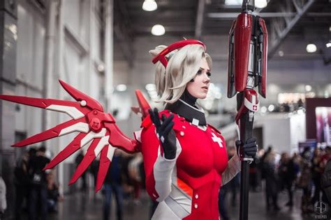 Height, Figure, and the Art of Transformation: Nataly Cosplay's Physicality