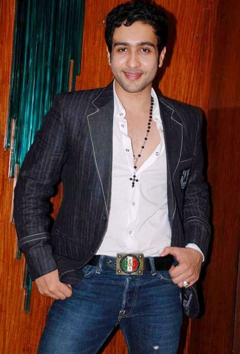 Height and Figure: Adhyayan Suman's Physical Attributes
