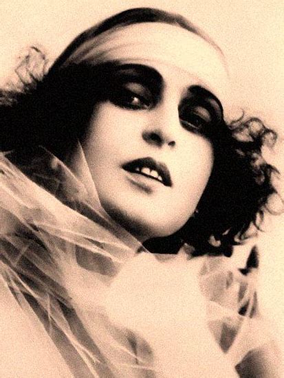Influence of Theda Bara on Fashion and Beauty Standards in the Twentieth Century