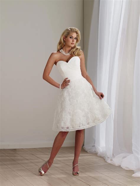 Looking for an Exquisite Short Bridal Gown?