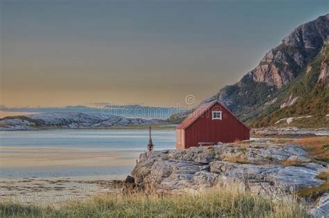 Lost in Nature: Discovering Abandoned Cabins in Remote Wilderness