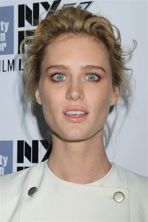 Mackenzie Davis: A Rising Star in Hollywood