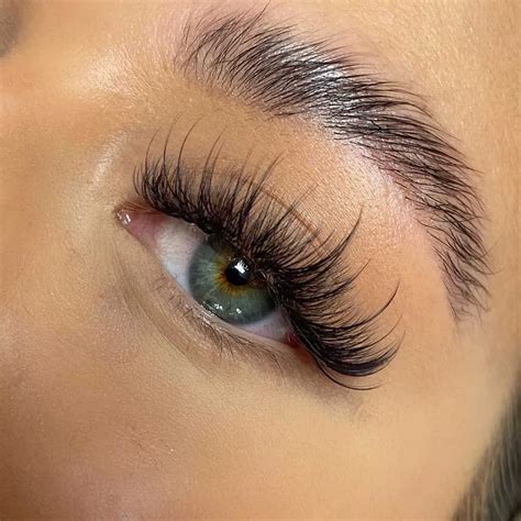 Master the Art of Achieving a Natural Look with Trimmed Lashes