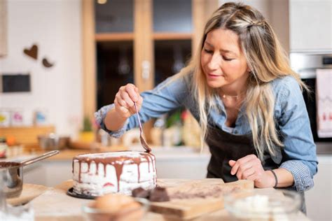 Mastering the Art of Cake Decoration: Expert Advice for Elevating Your Design Skills