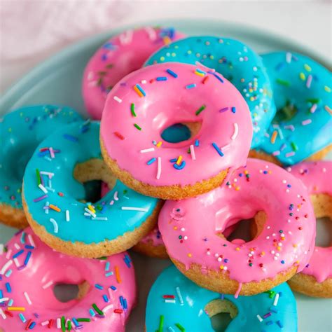 Mastering the Art of Donut Decoration: Elevating your Creations from a Simple Glaze to Eye-Catching Sprinkles