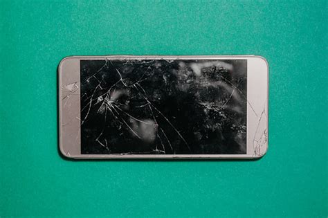 Metaphorical Interpretations of the Damaged Phone Display