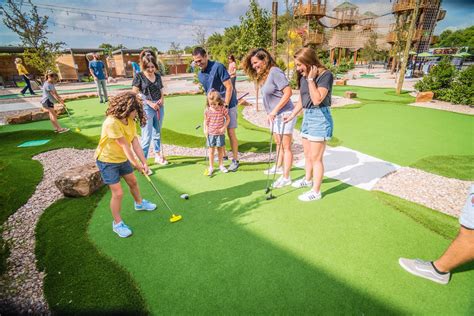 Mini Golf and Family Bonding: Why it's a Great Activity for All Ages